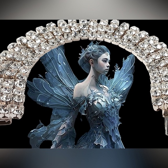 Elegant Silver Rhinestone Bracelet - Picture 3 of 9